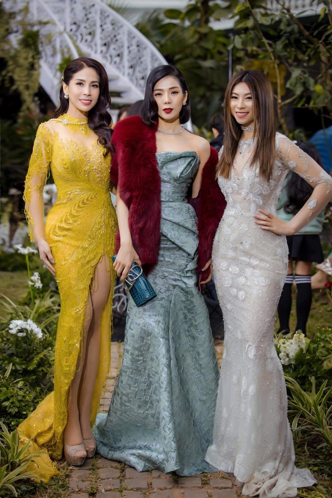 Sau hơn 10 năm xa cách, Lý Hương và con gái đã được nắm tay nhau trên sàn catwalk - ảnh 2