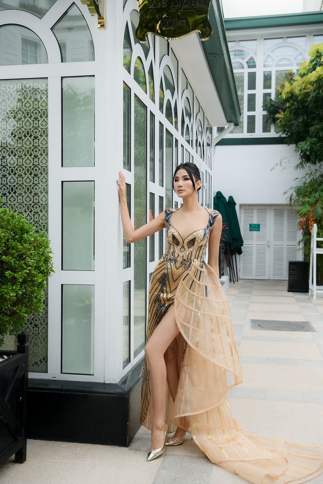 Chiếc váy này có gì đặc biệt mà ba mỹ nhân Lan Khuê, Hoàng Thùy, Thanh Khoa đua nhau mặc? - ảnh 6