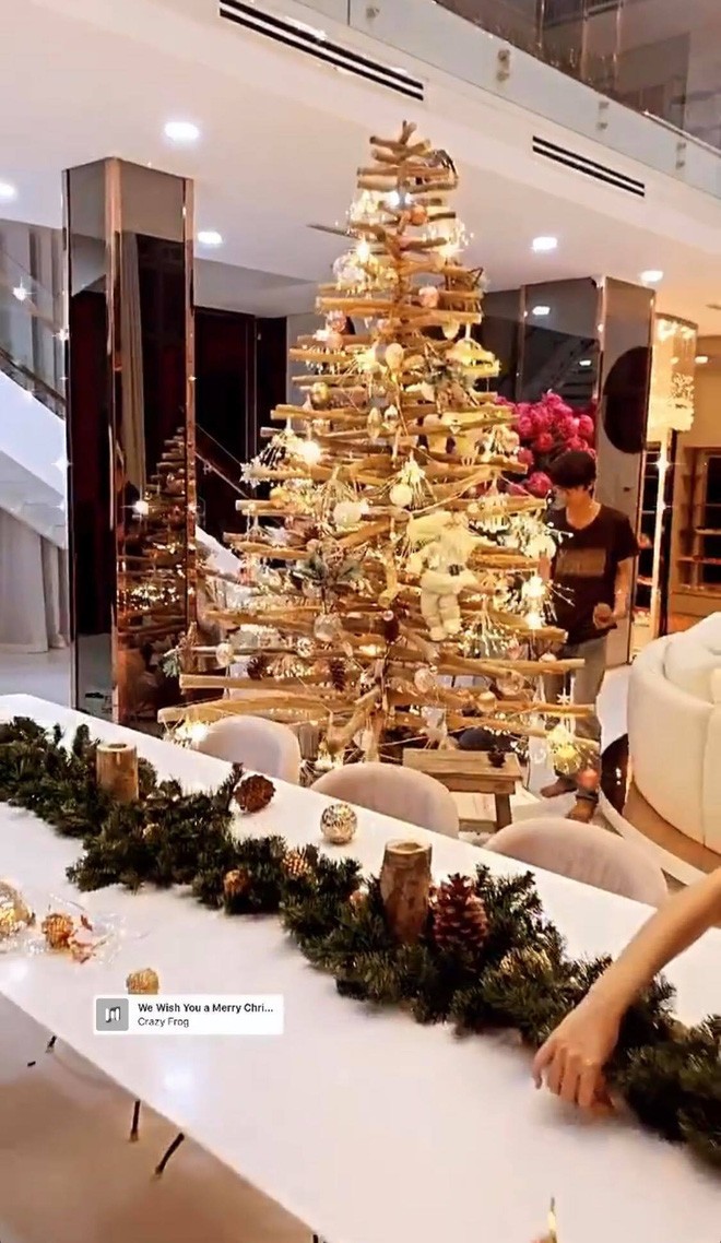 Choáng ngợp nhìn sao Việt trang trí nhà cửa mùa Noel: Sang xịn như khách sạn 5 sao - ảnh 4
