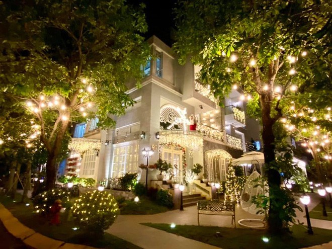 Choáng ngợp nhìn sao Việt trang trí nhà cửa mùa Noel: Sang xịn như khách sạn 5 sao - ảnh 8