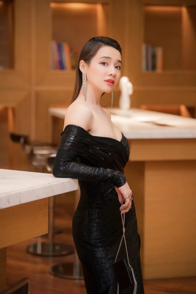 Tài giỏi như Nhã Phương, vóc dáng siêu gầy nhưng vòng 1 vẫn căng tràn nóng bỏng - ảnh 5