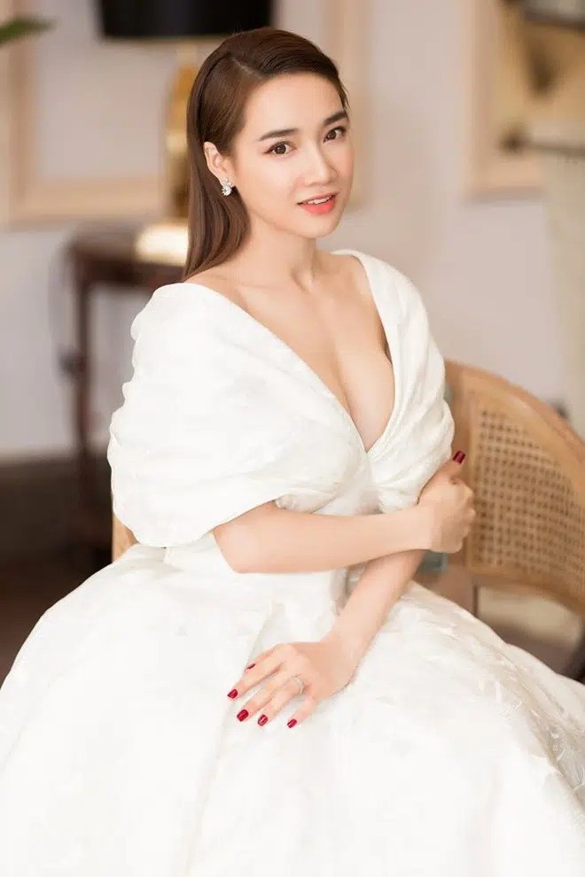 Tài giỏi như Nhã Phương, vóc dáng siêu gầy nhưng vòng 1 vẫn căng tràn nóng bỏng - ảnh 4
