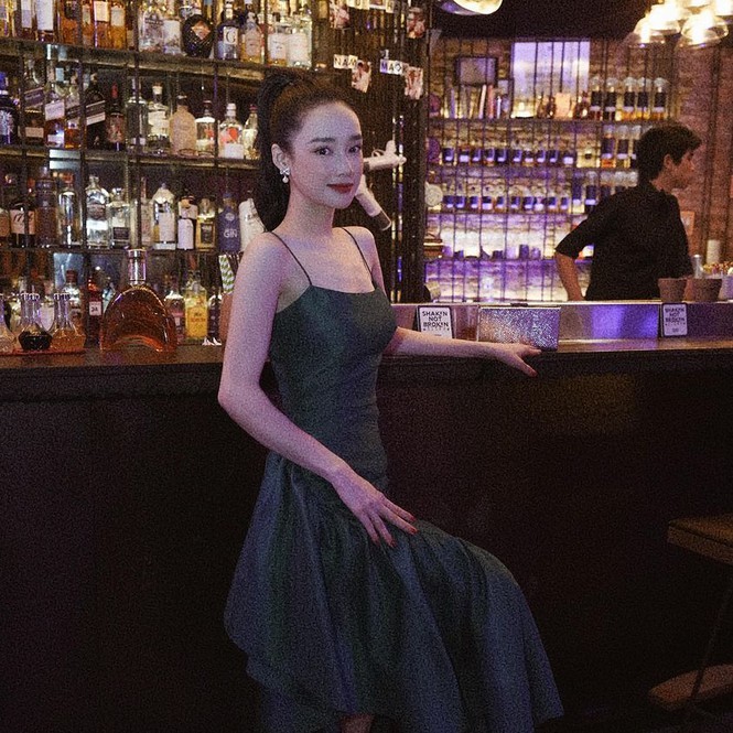 Tài giỏi như Nhã Phương, vóc dáng siêu gầy nhưng vòng 1 vẫn căng tràn nóng bỏng - ảnh 1