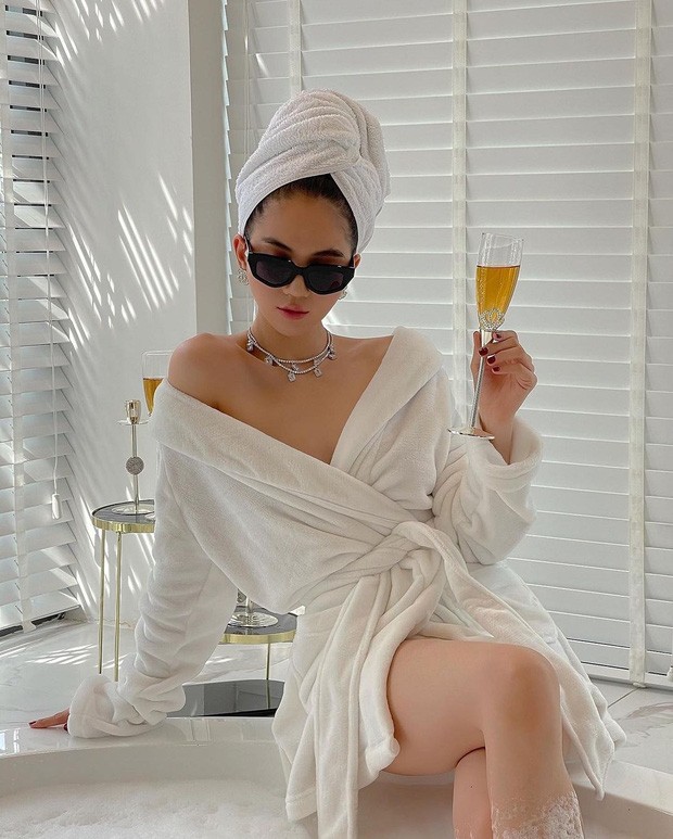 Ngọc Trinh khoe ảnh tắm bồn, quyết giữ vững ngôi vị mỹ nhân nóng bỏng hàng đầu V-Biz - ảnh 3