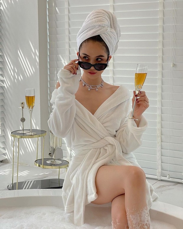 Ngọc Trinh khoe ảnh tắm bồn, quyết giữ vững ngôi vị mỹ nhân nóng bỏng hàng đầu V-Biz - ảnh 4