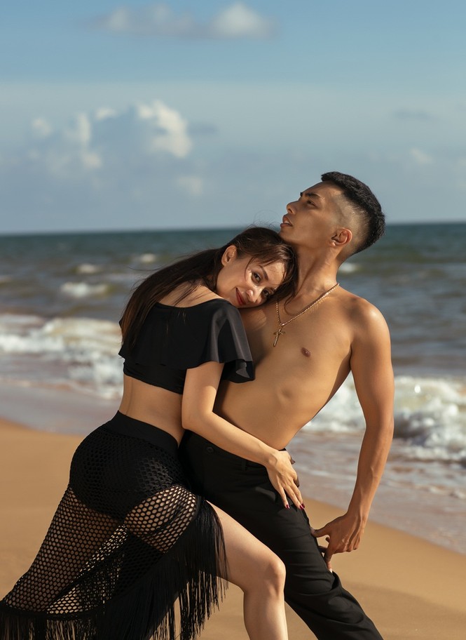 Kết hôn với chàng trai kém mình 11 tuổi, đây là