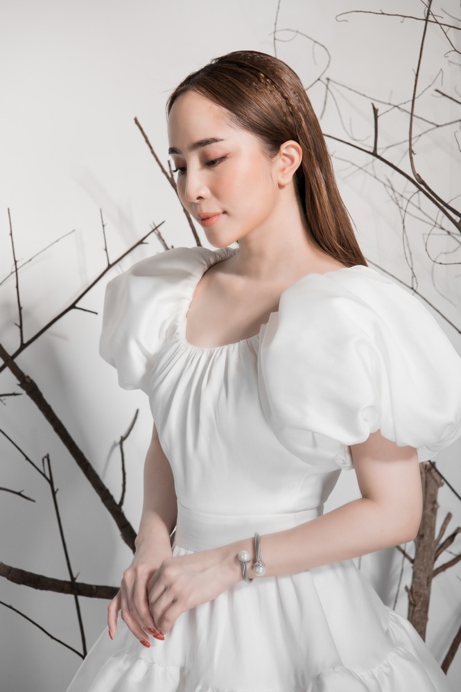 Giảm cân thành công, Quỳnh Nga khoe eo con kiến gợi cảm cùng sắc trắng - ảnh 3