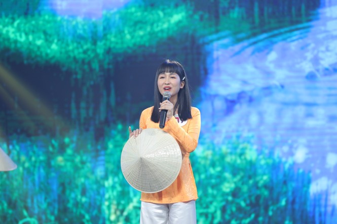 Trang Moon gây bất ngờ với áo bà ba và nón lá cùng giọng ca “ngọt lịm” - ảnh 3