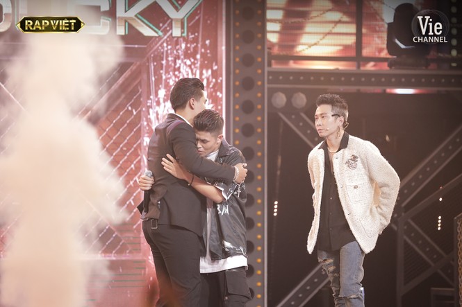 “Màn chuyển nhượng lịch sử” khiến fan vỡ òa cảm xúc trong Rap Việt - ảnh 6