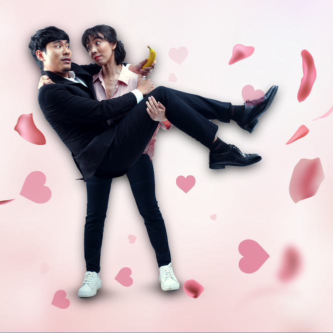 Thu Trang hóa “bà cô ế” bế Kiều Minh Tuấn chạy trốn đầu năm - ảnh 1