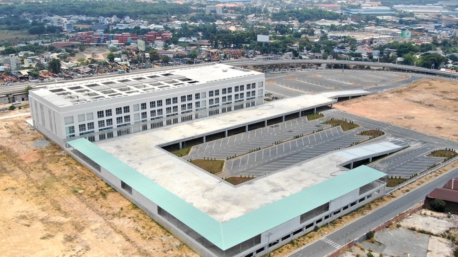 Bến xe Miền Đông mới vẫn tiếp tục trễ hẹn - ảnh 7