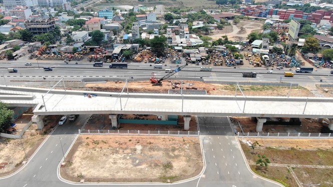 Bến xe Miền Đông mới vẫn tiếp tục trễ hẹn - ảnh 6
