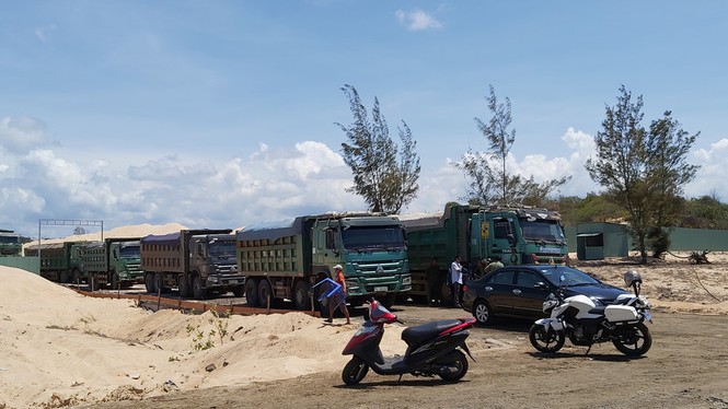 Lợi dụng dọn dẹp mặt bằng để khai thác cát lậu ở khu nghỉ dưỡng Free Land - ảnh 1