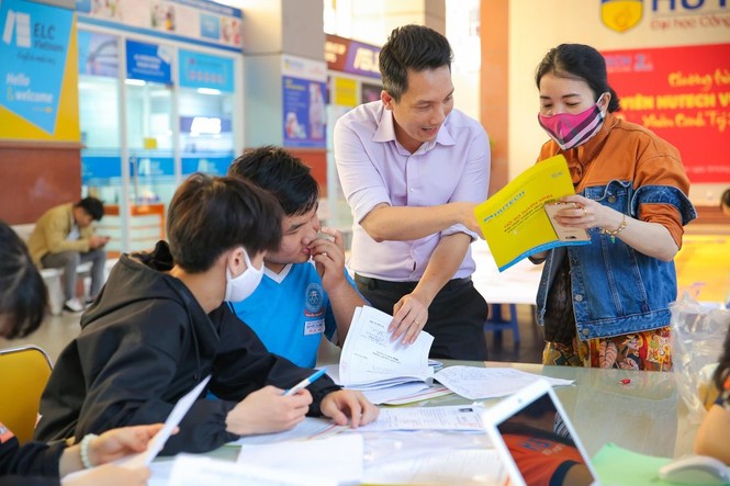 Dịch COVID-19 bùng phát, nhiều trường đại học điều chỉnh phương án xét tuyển - ảnh 1