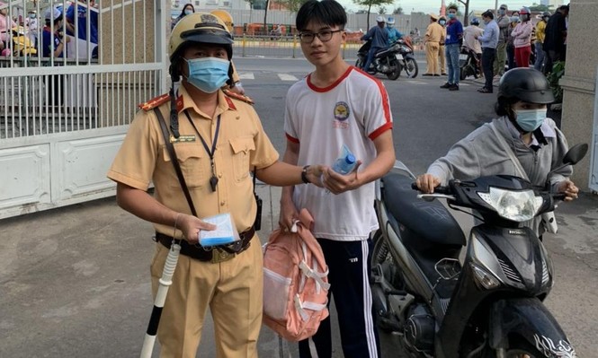 Công an TP. HCM đồng hành với thí sinh thi tốt nghiệp THPT 2020 - ảnh 1