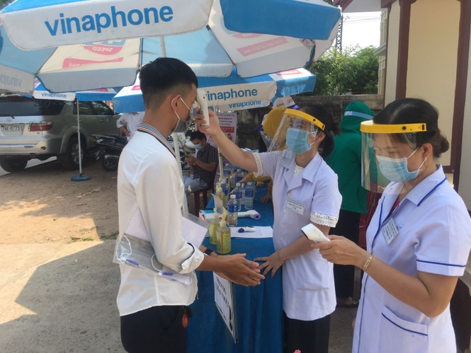 Chiều nay, hơn 26.000 thí sinh làm thủ tục dự thi tốt nghiệp đợt 2 - ảnh 1