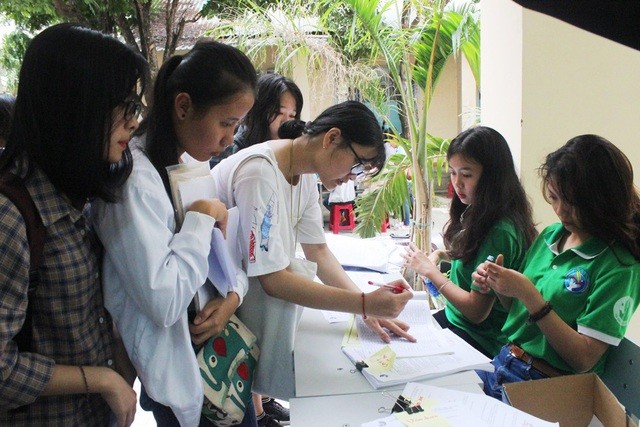 Hàng loạt trường ở miền Trung cho sinh viên nghỉ học vì lũ lụt - ảnh 2