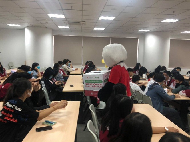 Nhiều trường ở TP. HCM giảm học phí, tặng học bổng cho sinh viên vùng lũ - ảnh 1