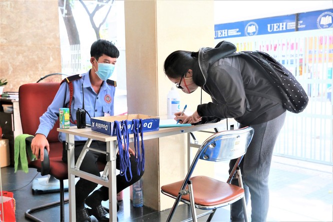 Hàng chục ngàn sinh viên phải nghỉ học vì dịch COVID-19 - ảnh 1