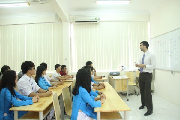 Giảng viên là F1 COVID-19, trường ĐH Ngân hàng TP. HCM phải cho sinh viên nghỉ học - ảnh 1