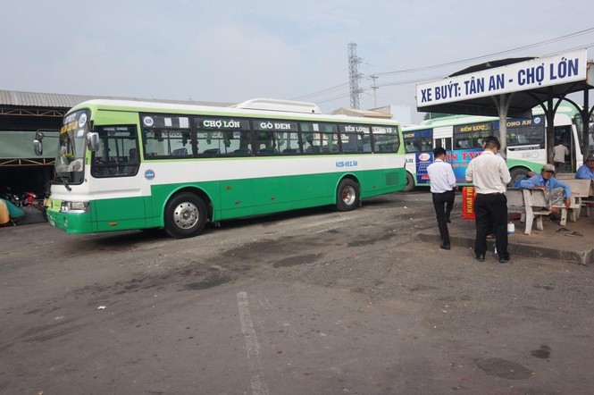 Nữ sinh viên là F1 về quê, tỉnh Long An phải truy tìm hành khách trên xe buýt - ảnh 1