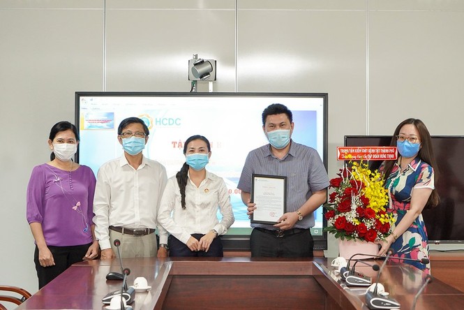 Tập đoàn Hưng Thịnh tặng 2 tỷ đồng cho Trung tâm Kiểm soát bệnh tật TPHCM - ảnh 2
