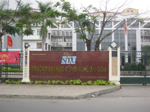Sinh viên trường ĐH Công nghệ Sài Gòn phải đi khai báo y tế vì BN 1451 - ảnh 1