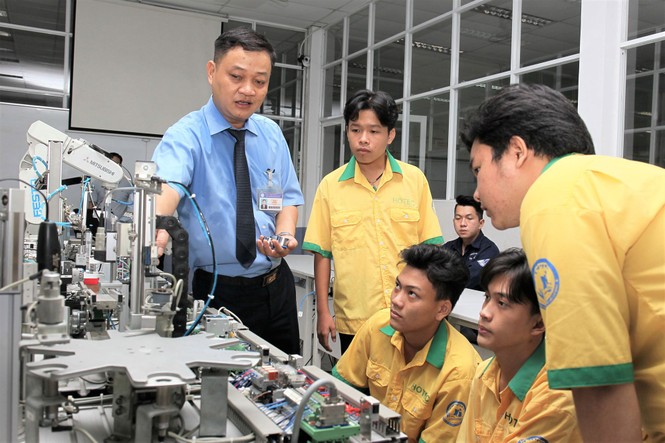 Vì sao tuyển sinh cao đẳng, trung cấp vượt chỉ tiêu? - ảnh 1