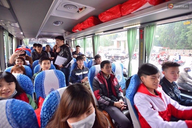 Thêm nhiều trường đại học tặng vé xe về Tết cho sinh viên - ảnh 2