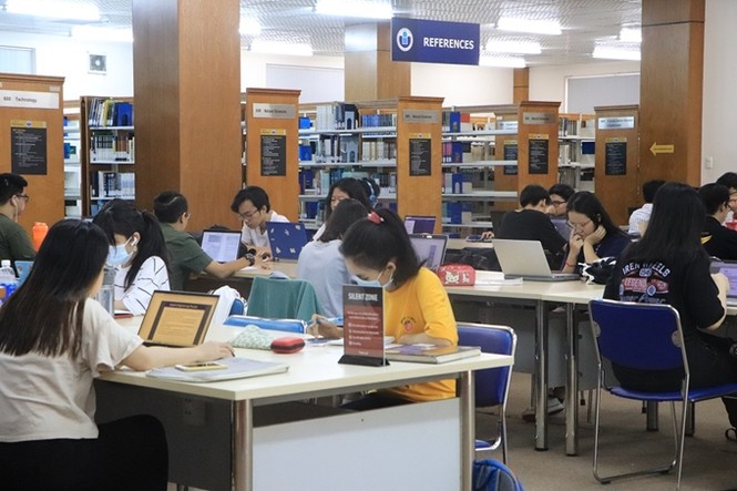 Hàng loạt trường đại học cho sinh viên nghỉ học tập trung - ảnh 1