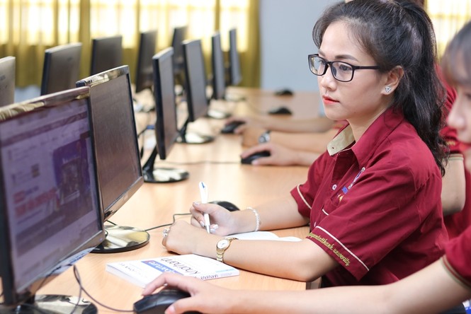 Hàng loạt trường đại học chuyển đổi hình thức học, thi trong mùa dịch - ảnh 1