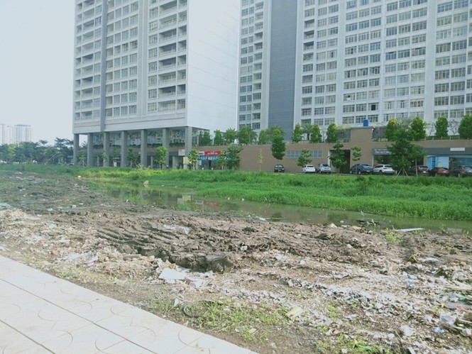 TP. HCM: Cao ốc “quá tải” lấp kênh rạch làm bãi giữ xe, lấy chiếm vỉa hè, bờ sông làm của riêng ? - ảnh 9