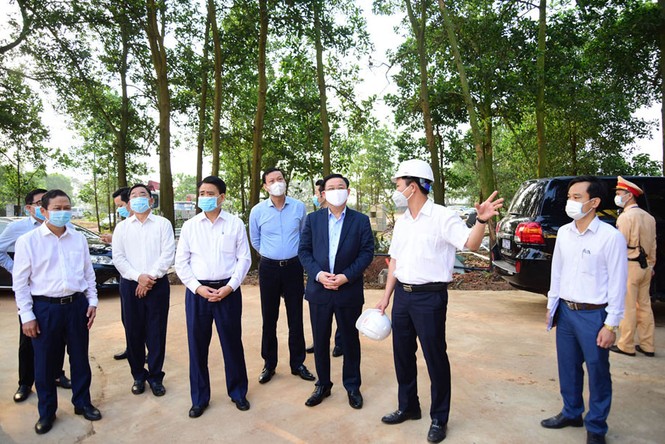Bí thư Hà Nội kiểm tra bệnh viện dã chiến Mê Linh - ảnh 1