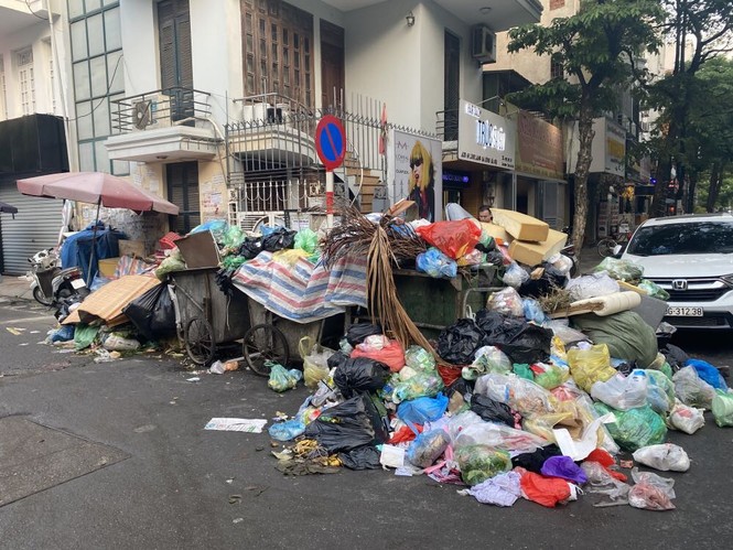 Chủ tịch Hà Nội: Thành phố không hẹp hòi gì trong chính sách liên quan xử lý rác thải - ảnh 2