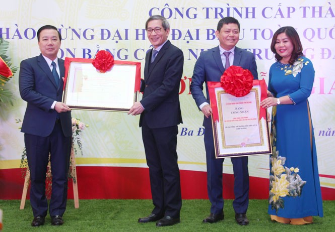 Hà Nội gắn biển 2 công trình trường học chào mừng Đại hội Đảng - ảnh 2