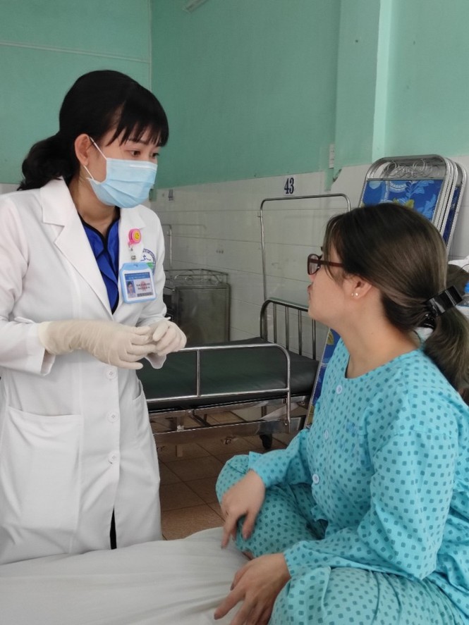 TPHCM: Cô gái trẻ sưng phù mặt khi tiêm filler làm đẹp - ảnh 2
