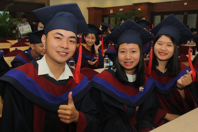 Trân quý các bạn sinh viên không đầu hàng nghịch cảnh - ảnh 4