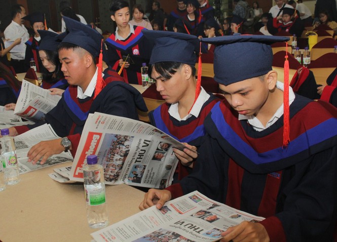 Trân quý các bạn sinh viên không đầu hàng nghịch cảnh - ảnh 3