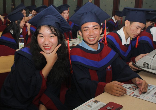 Trân quý các bạn sinh viên không đầu hàng nghịch cảnh - ảnh 5