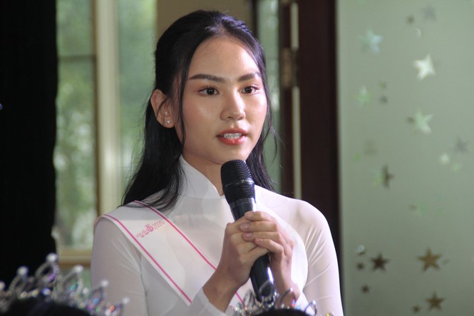 Hoa hậu Đỗ Thị Hà tâm sự xúc động với các tân thủ khoa - ảnh 3