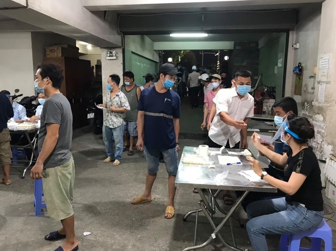 BN 1349 mắc COVID-19 đã đi ăn uống nhiều nơi, tiếp xúc cả trăm người - ảnh 2