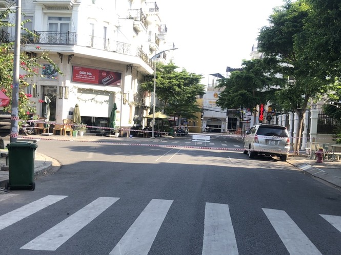TPHCM: Phong toả một khu dân cư vì có ca nghi mắc COVID-19 - ảnh 1