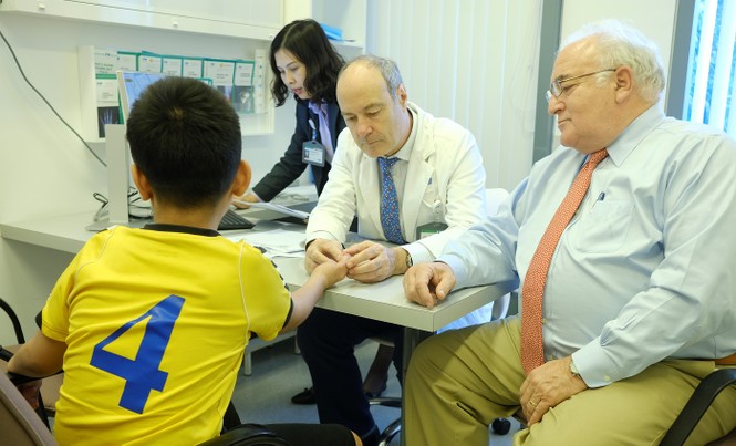 6 bệnh nhi nghèo được phẫu thuật dị tật tay miễn phí - ảnh 2