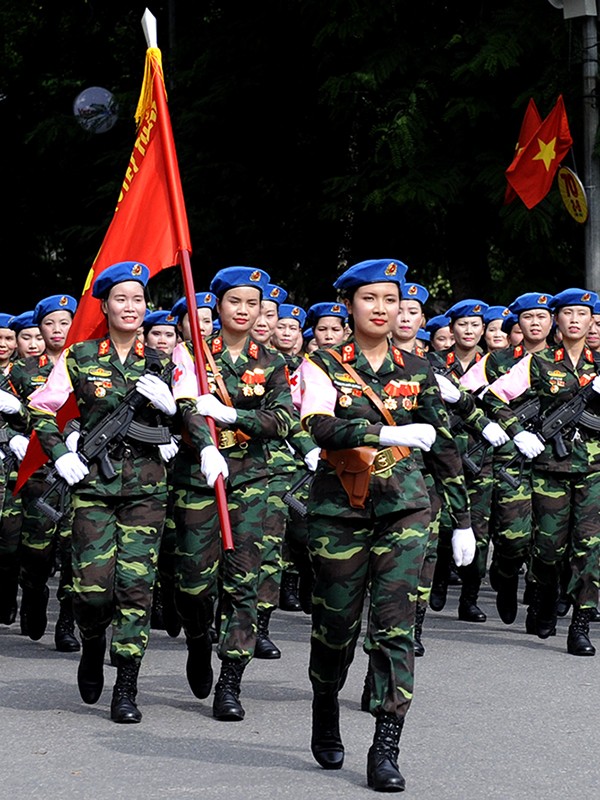 Cận cảnh nhan sắc nữ sĩ quan quân y gây 'sốt' mạng - ảnh 5