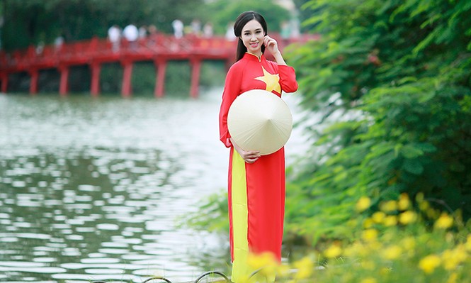 Nữ sinh Hà thành duyên dáng với áo dài cờ đỏ sao vàng - ảnh 6