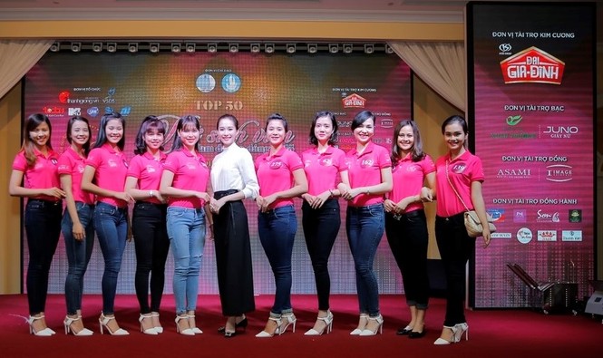 Hoa hậu Đặng Thu Thảo hướng dẫn thí sinh luyện cười - ảnh 6
