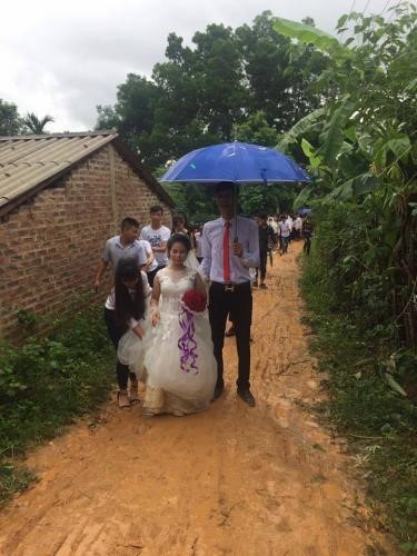 Những đám cưới lạ của cặp đôi 'dậy sóng' cộng đồng mạng năm 2017 - ảnh 2