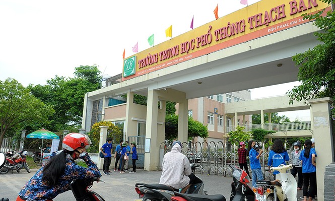 Kết thúc thi tổ hợp tự nhiên: Thí sinh cười tươi dù than đề khó - ảnh 1