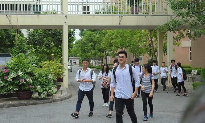 Kết thúc thi tổ hợp tự nhiên: Thí sinh cười tươi dù than đề khó - ảnh 2
