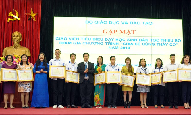 Chia sẻ cùng thầy cô trao tặng sổ tiết kiệm 63 giáo viên vùng cao - ảnh 4